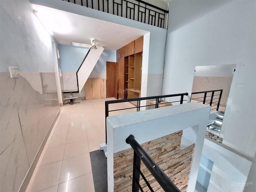 Khu vip tân bình  cách 1 căn ra hẻm xe tải  3 tầng  giá chỉ 4,86 tỷ.