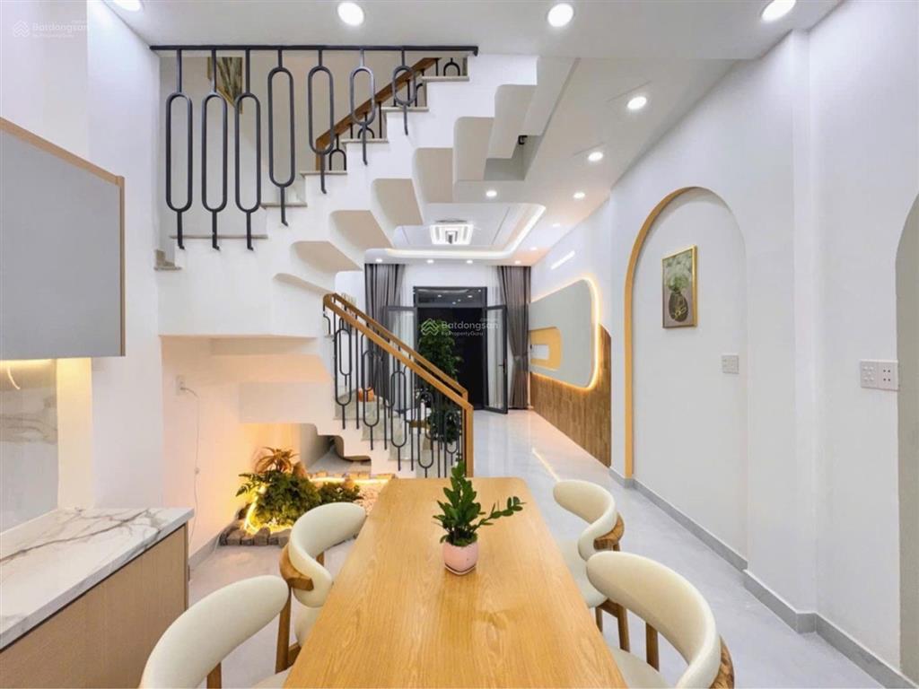 Xe hơi tới nhà kênh nước đen, lê thúc hoạch nhà 2 tầng mới đẹp 52m nhỉnh 5 tỷ