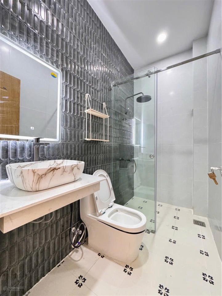 Xe hơi tới nhà kênh nước đen, lê thúc hoạch nhà 2 tầng mới đẹp 52m nhỉnh 5 tỷ