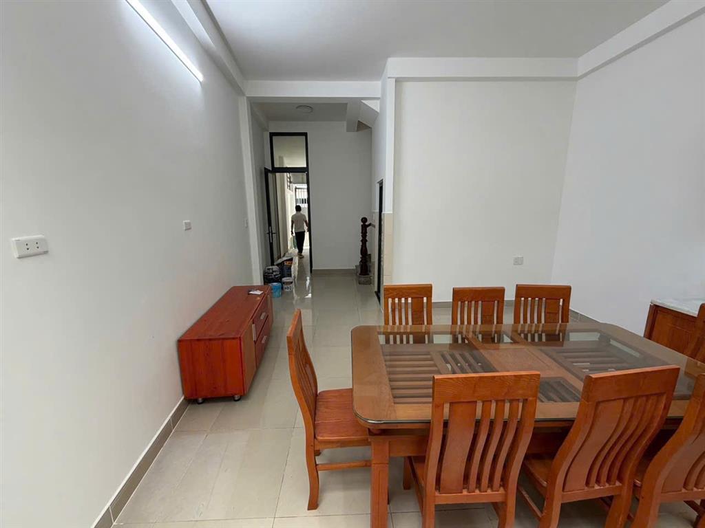 Cho thuê Nhà 1 trệt 1 lầu Đường 50 HBC liền kề PVĐ giá 9 triệu. Sẵn máy lạnh 2PN