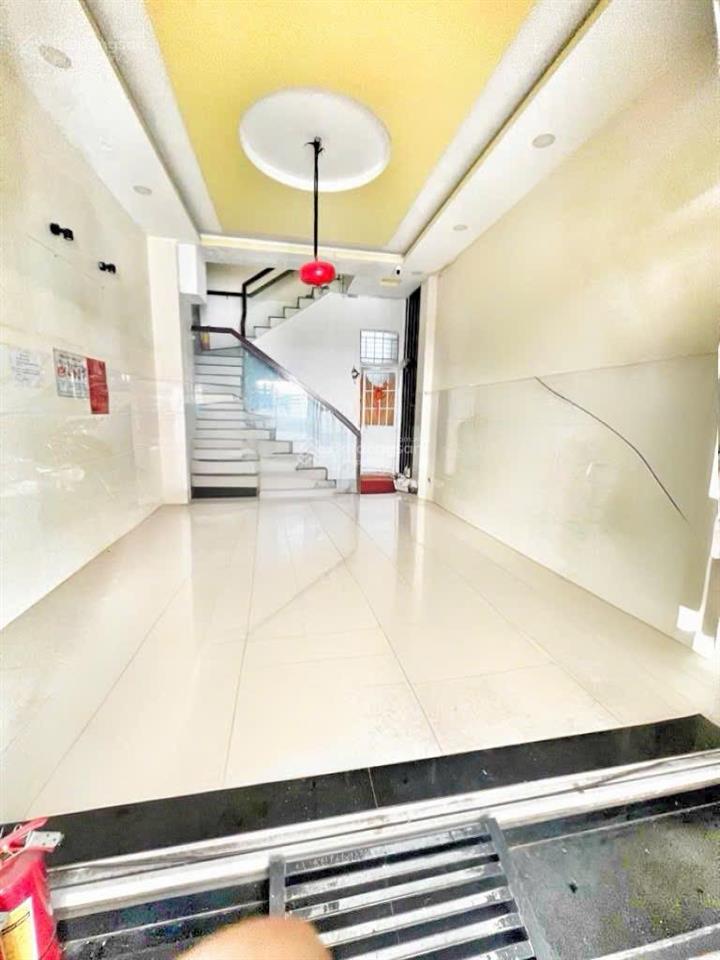 Nhà hoàng trọng mậu  oto đỗ cửa  hàng xóm himlam  ngay cầu nguyễn khoái  4 tầng  nhỉnh 10 tỷ