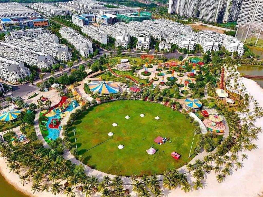 Bán gấp nhà phố vinhome grand park