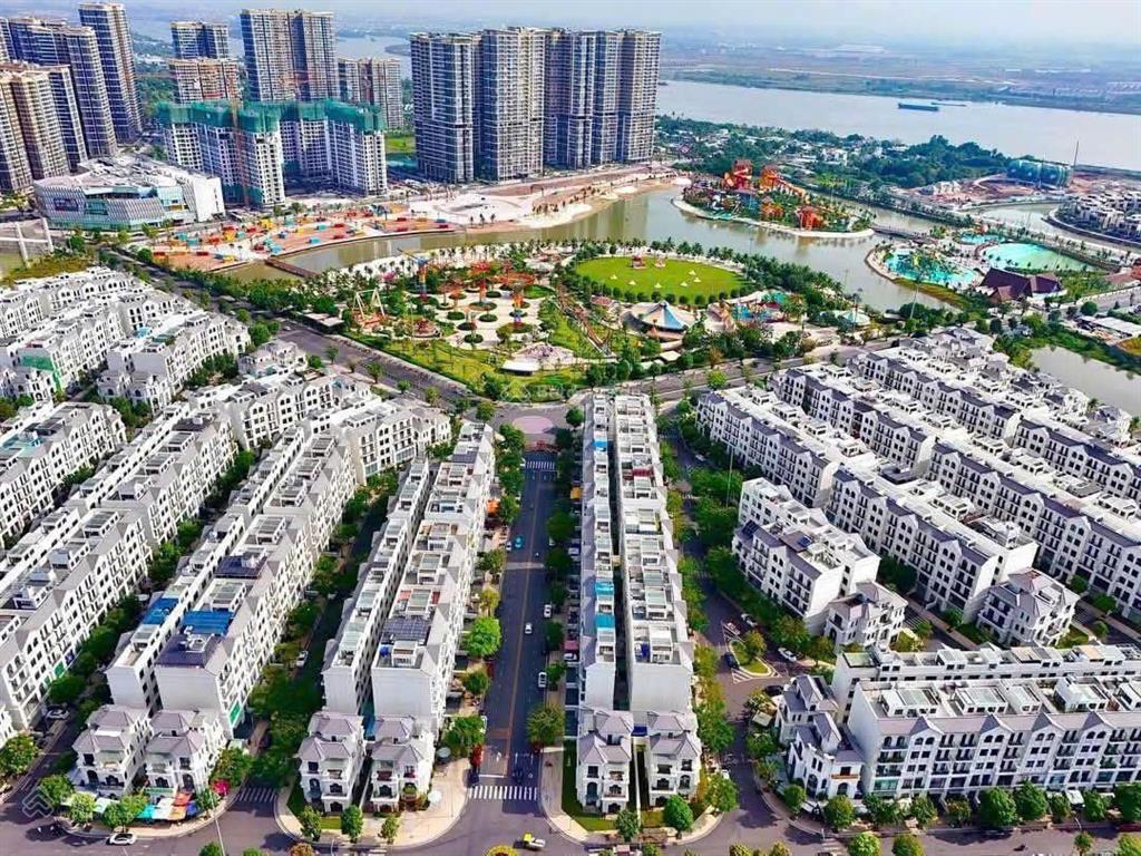 Bán gấp nhà phố vinhome grand park