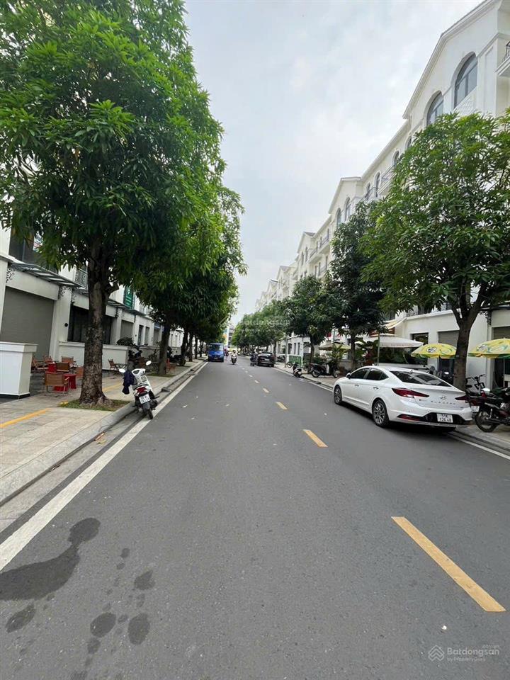 Bán gấp nhà phố vinhome grand park