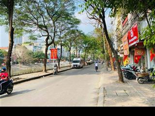 Mặt phố kinh doanh sầm uất .vỉa hè rộng .ô tô đỗ đỗ tại cửa .phố thông thoáng .ra nhiều tuyến phố