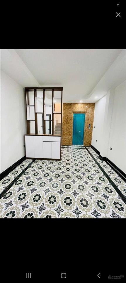 Nhà mới tinh. 6 tầng thang máy. ngõ thông ra nhiều tuyến đường. gần các trường đại học, gần chợ