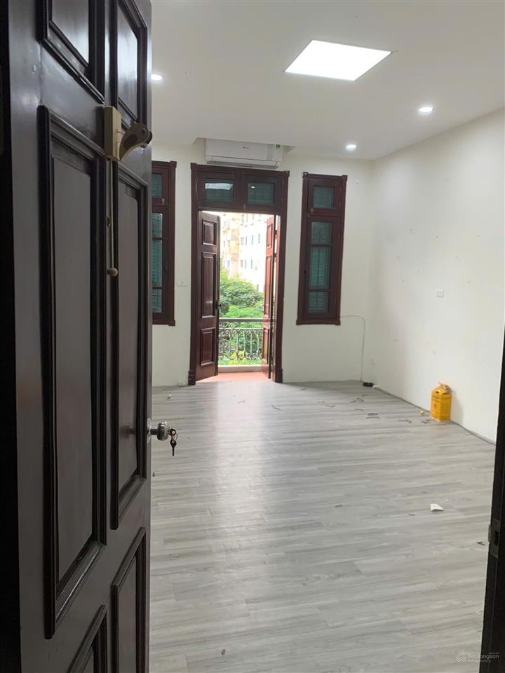 Cho thuê văn phòng nhỏ 38m² giá 10tr/tháng tại hoàng ngân, có thang máy, hầm để xe
