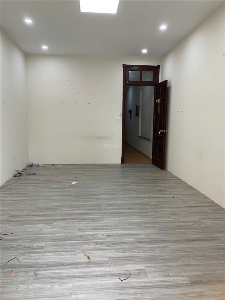 Cho thuê văn phòng nhỏ 38m² giá 10tr/tháng tại hoàng ngân, có thang máy, hầm để xe