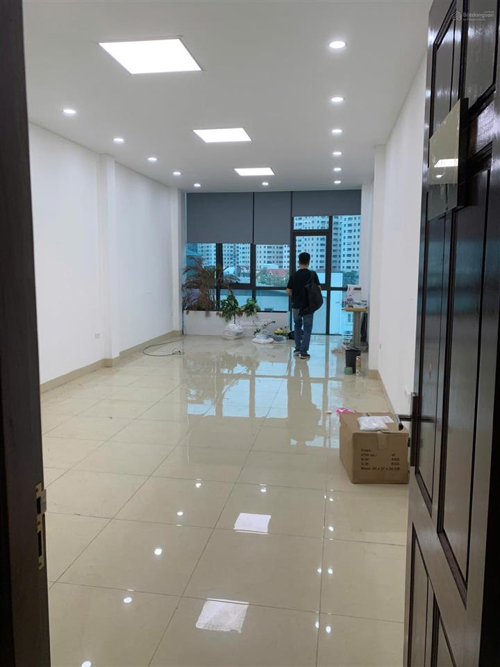 Cho thuê văn phòng nhỏ 38m² giá 10tr/tháng tại hoàng ngân, có thang máy, hầm để xe