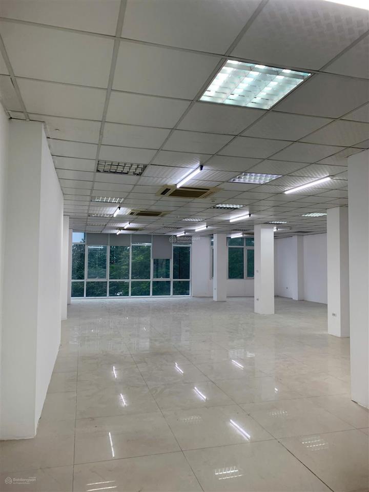 Cho thuê văn phòng tại duy tân, 33 triệu, 130m2, hàng hiếm tại giá ưu đãi.  0984 828 ***