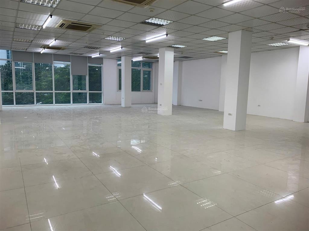 Cho thuê văn phòng tại duy tân, 33 triệu, 130m2, hàng hiếm tại giá ưu đãi.  0984 828 ***