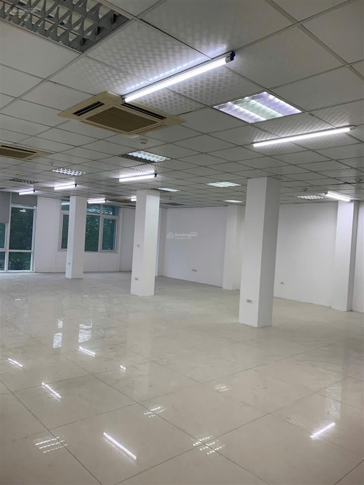 Cho thuê văn phòng tại duy tân, 33 triệu, 130m2, hàng hiếm tại giá ưu đãi.  0984 828 ***