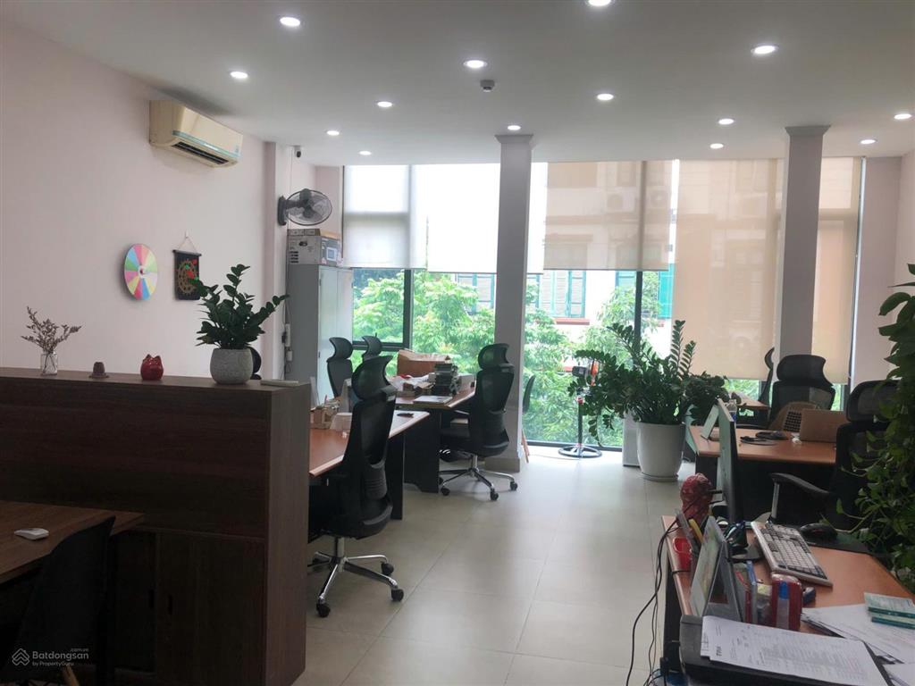Cho thuê văn phòng tại phố phạm tuấn tài, 12 triệu vnd, 50m².  0984 828 ***