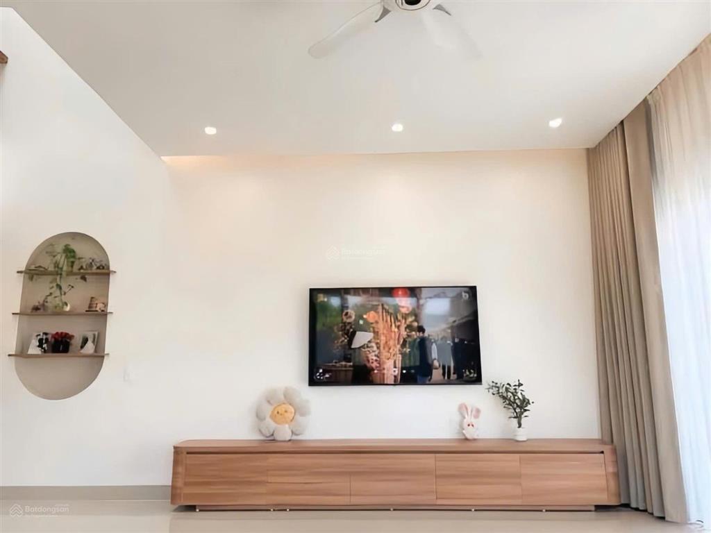 Biệt thự sân vườn, 7,6m x 13m. mt kinh doanh buôn bán, ngay chợ tân bình  tân triều, đường 8m
