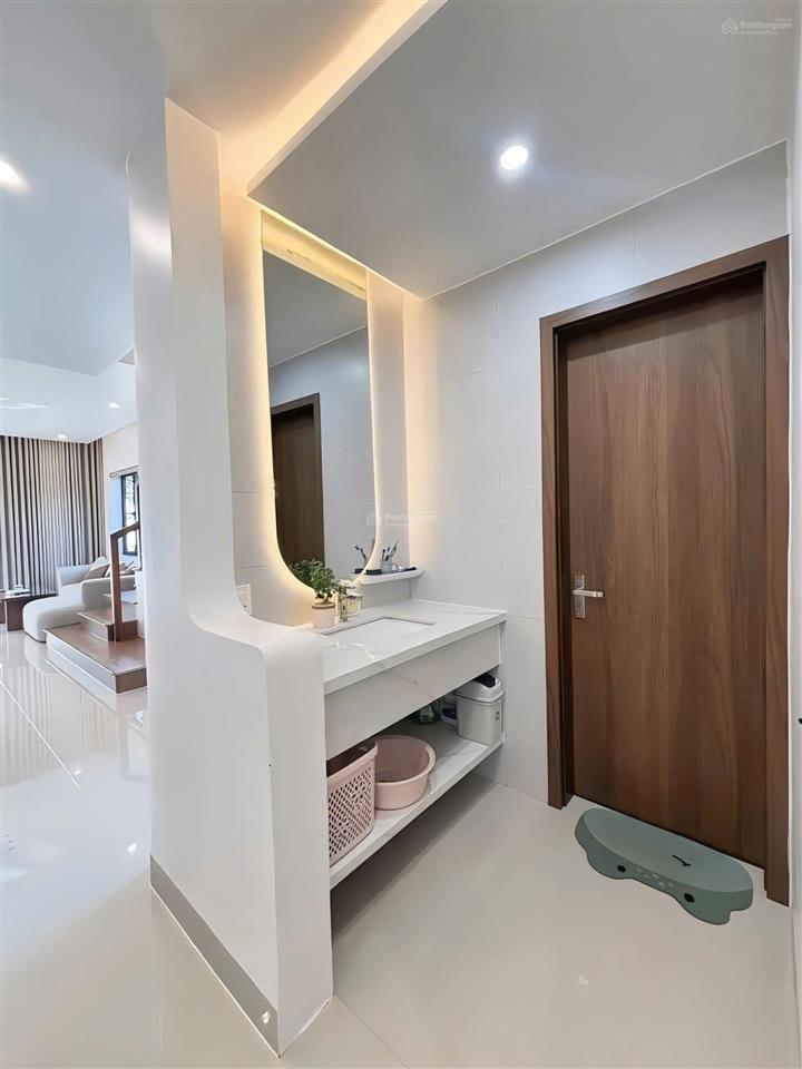Biệt thự sân vườn, 7,6m x 13m. mt kinh doanh buôn bán, ngay chợ tân bình  tân triều, đường 8m