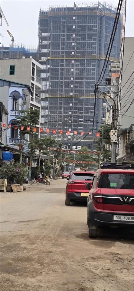 Lô góc hiếm ô tô vào đất sát ciputra 15m ra mặt ngõ 343 rộng như phố, vỉa hè ô tô tránh.