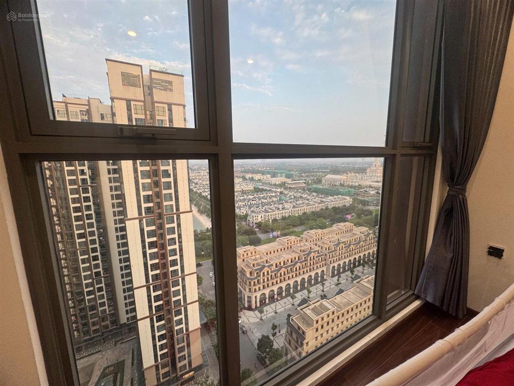 Cần bán 2n góc/ phân khu h1/ ban công đn/ giá 5t1/ tầng trung view thoáng