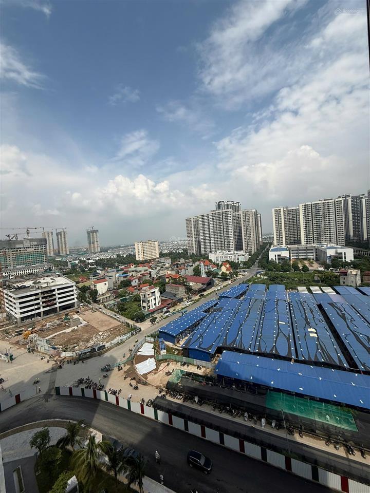 1n beverly / 43m2 / tầng 10 giá 2.8 tỷ. nhà mới 100%. 2 ban công dài