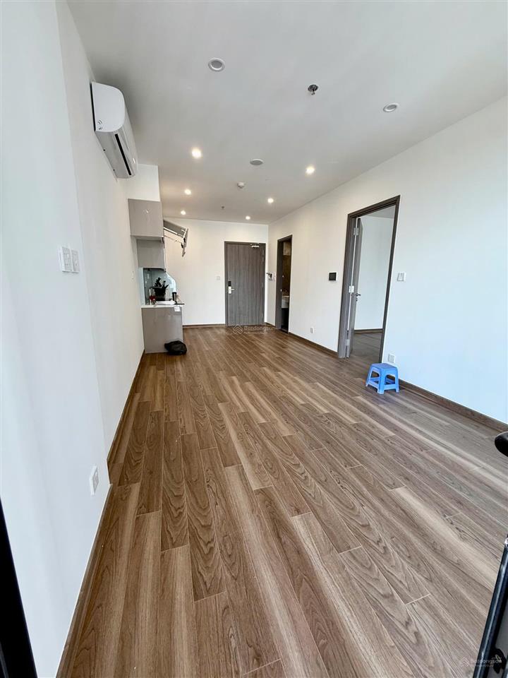 1n beverly / 43m2 / tầng 10 giá 2.8 tỷ. nhà mới 100%. 2 ban công dài