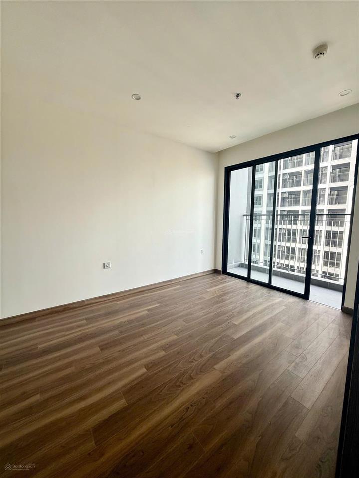 1n beverly / 43m2 / tầng 10 giá 2.8 tỷ. nhà mới 100%. 2 ban công dài