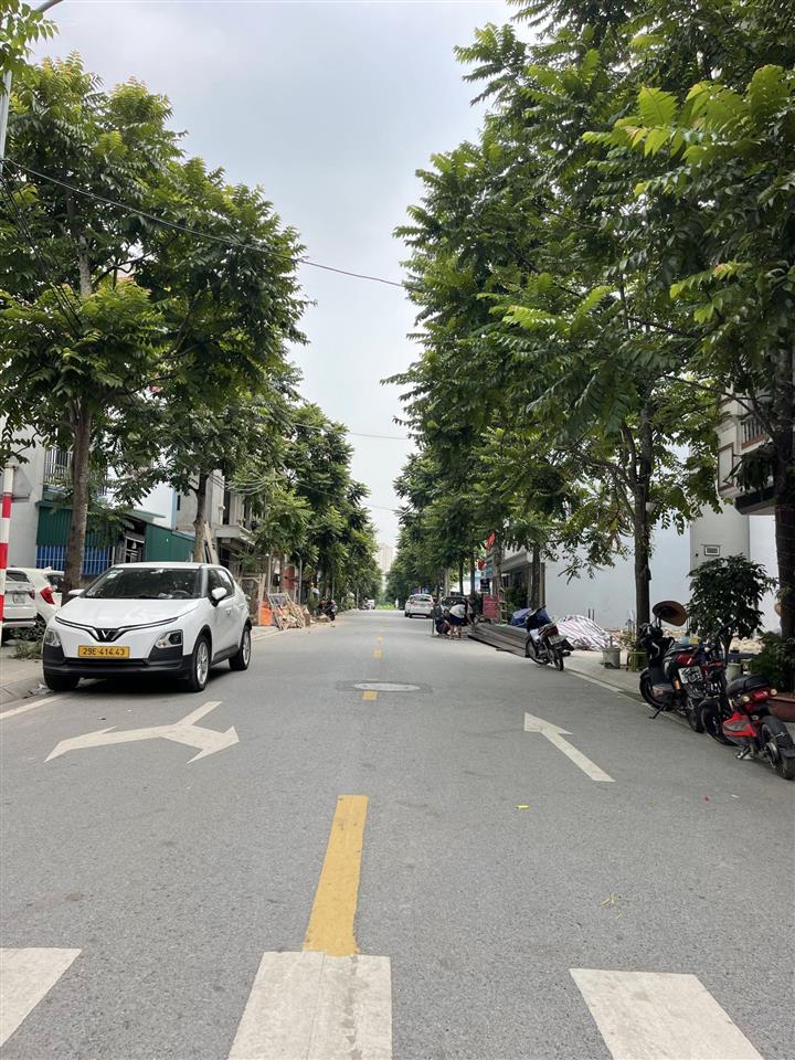 Xuân đỗ nhà mới xây 6 tầng ô tô đỗ tránh trước cửa 30m mặt tiền 4m