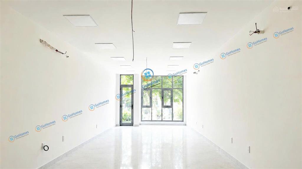 Cho thuê nhà 3 tầng 1 tum mặt tiền nguyễn phước lan, hoà xuân=