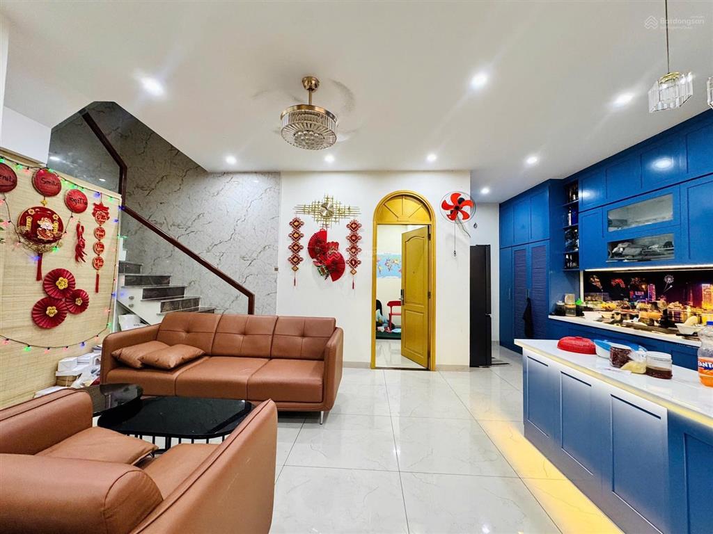 96m2  cao thắng p5 quận 3  (ngang 9m x dài 10)  4 tầng  7pn  8wc  hẻm xe hơi 17,99 tỷ tl