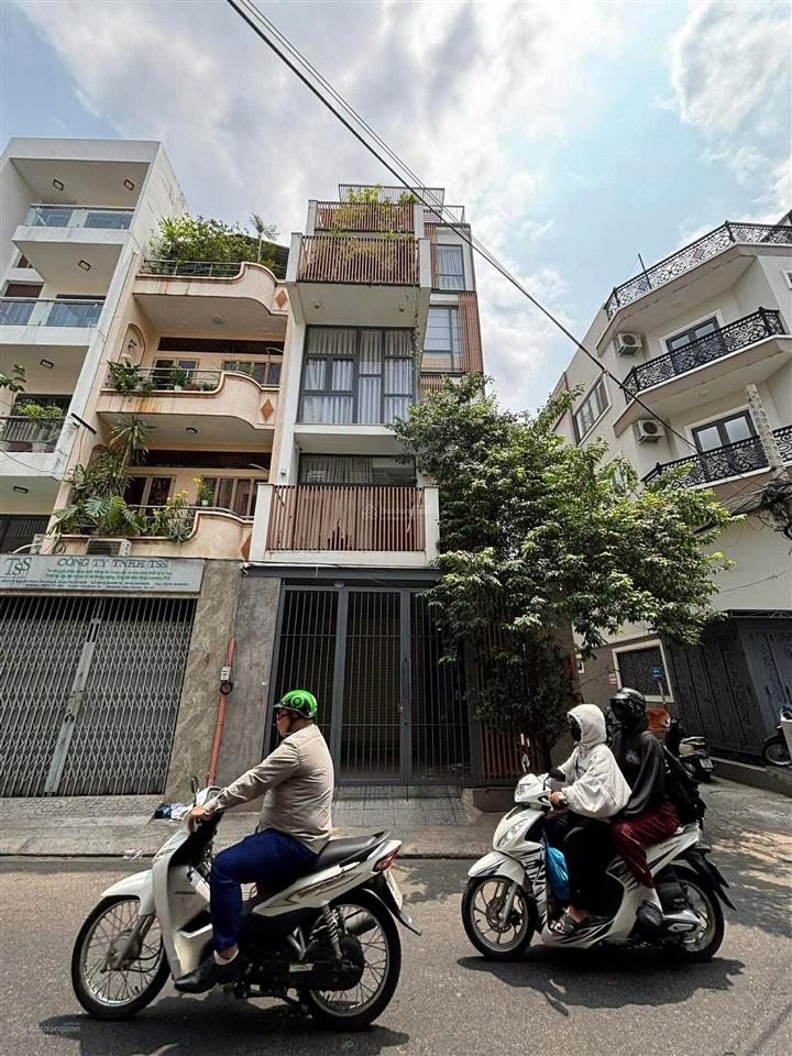 Mặt tiền bùi văn thêm phú nhuận 95m2  căn góc  k lộ giới  ngang 5.5m  5 tầng  sổ đẹp  24,5 tỷ
