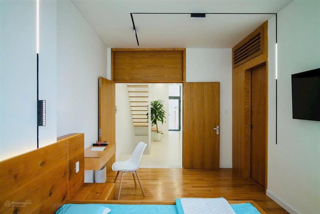 Mặt tiền bùi văn thêm phú nhuận 95m2  căn góc  k lộ giới  ngang 5.5m  5 tầng  sổ đẹp  24,5 tỷ