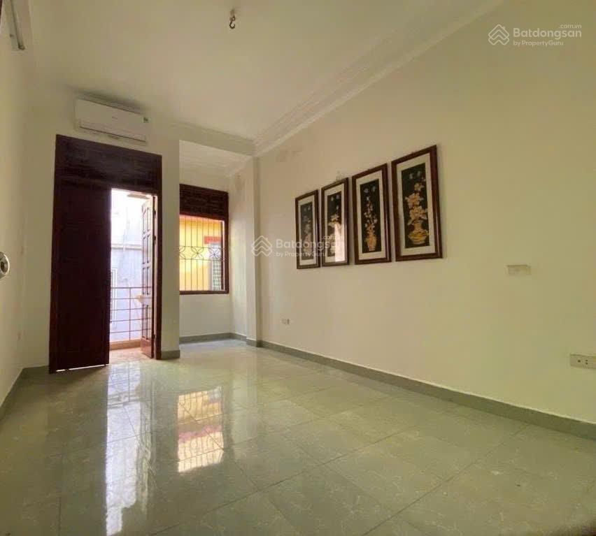 Nhà ở riêng 3 tầng 1 tum, có điều hòa diện tích 62 mét, cách 3 ô tô tránh 15 mét,