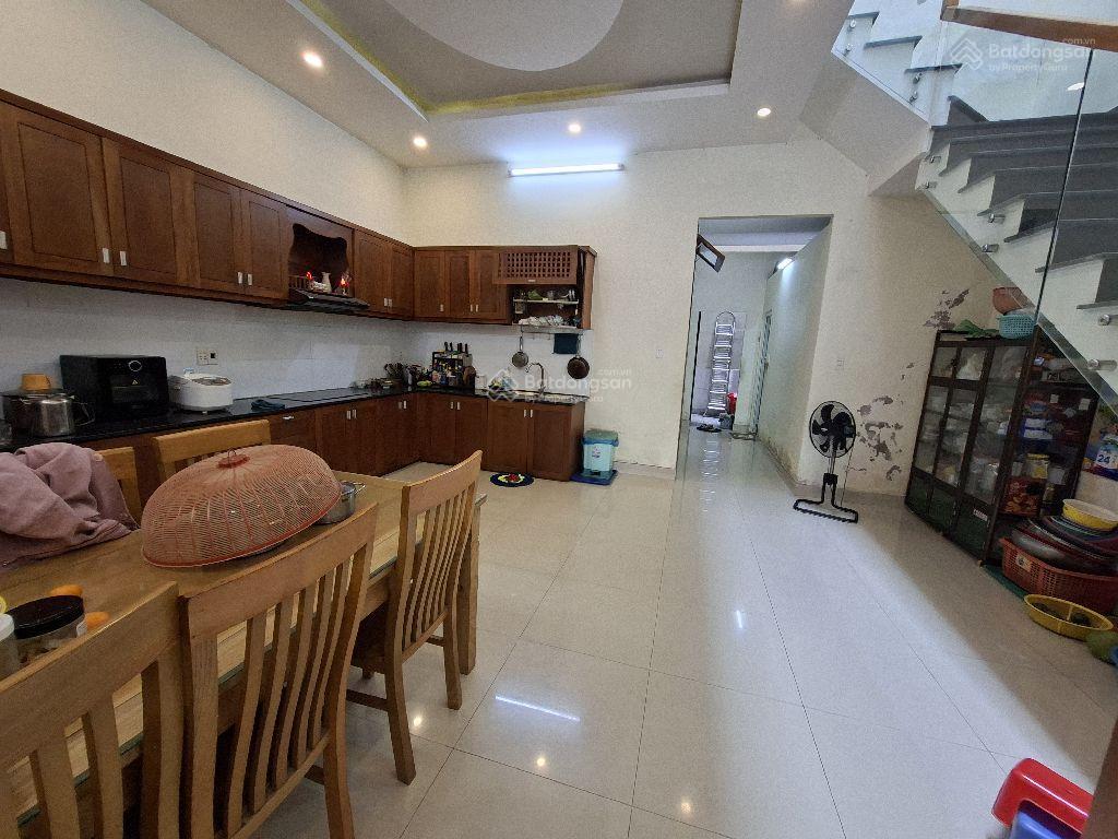 Nhà 2 tầng mt trung tâm sơn trà ngay sát chợ 134m2 ngang 6m giá chưa qua đầu tưcách biển 500m