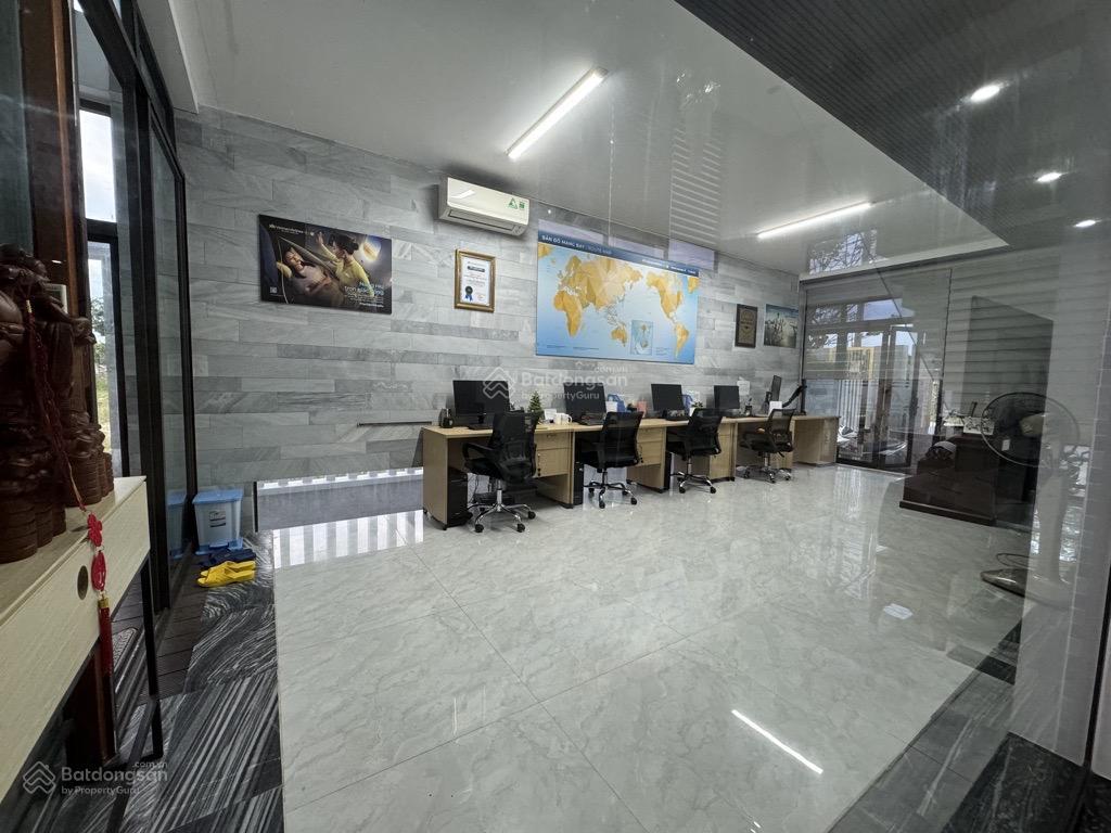 Cho thuê biệt thự cao cấp mặt tiền sông khu hoà xuân  dt 300m2 ngang 12m  4 tầng 11p có thang máy