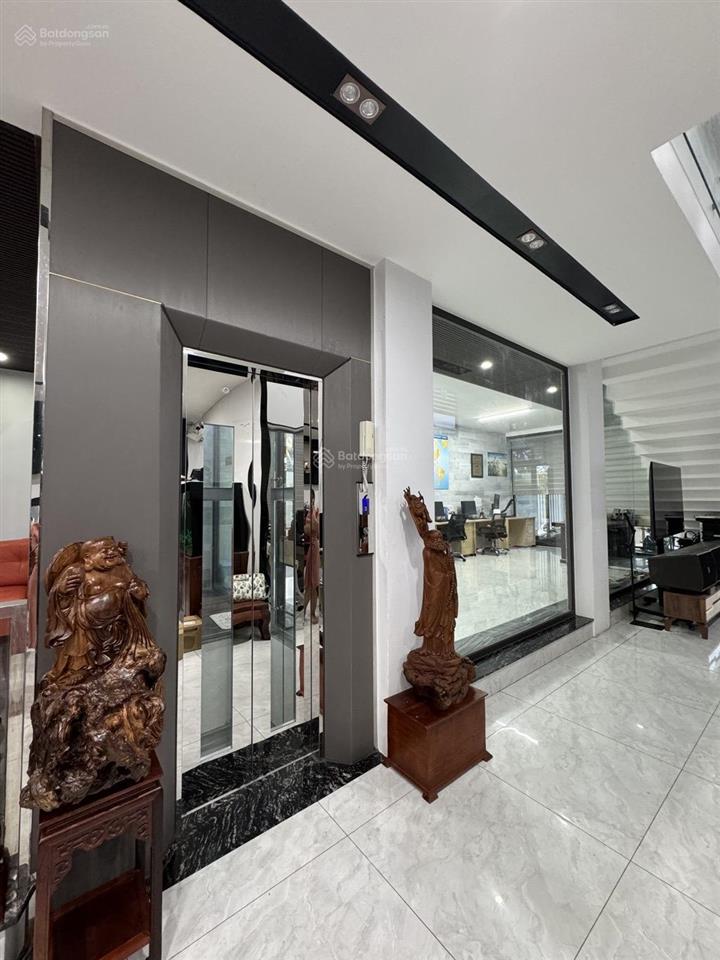 Cho thuê biệt thự cao cấp mặt tiền sông khu hoà xuân  dt 300m2 ngang 12m  4 tầng 11p có thang máy