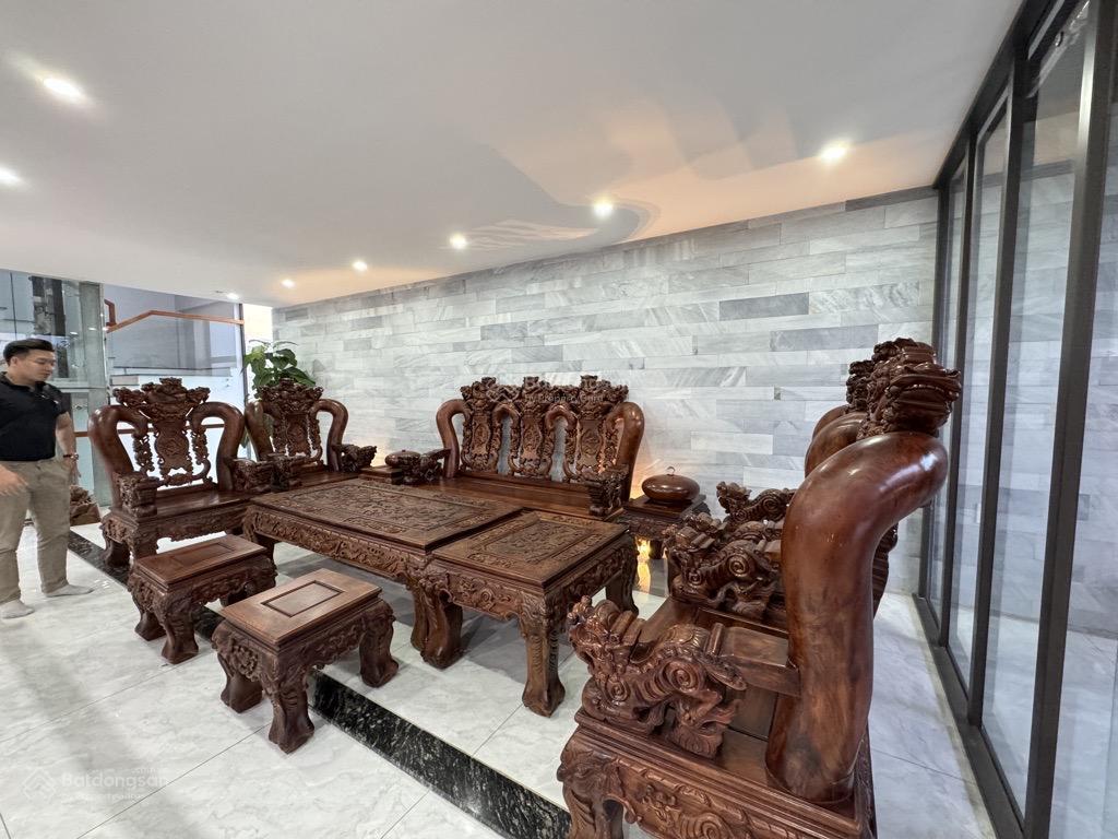 Cho thuê biệt thự cao cấp mặt tiền sông khu hoà xuân  dt 300m2 ngang 12m  4 tầng 11p có thang máy
