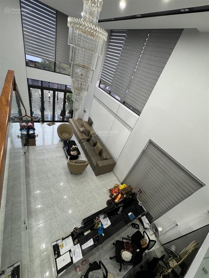 Cho thuê biệt thự cao cấp mặt tiền sông khu hoà xuân  dt 300m2 ngang 12m  4 tầng 11p có thang máy