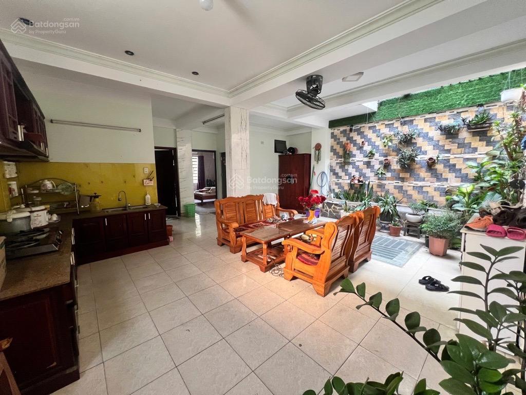 Bán nhà 3 tầng trung tâm hải châu  dt 154m2 ngang 8m  cách sân bay 500m giá sập hầm chỉ 12, x tỷ