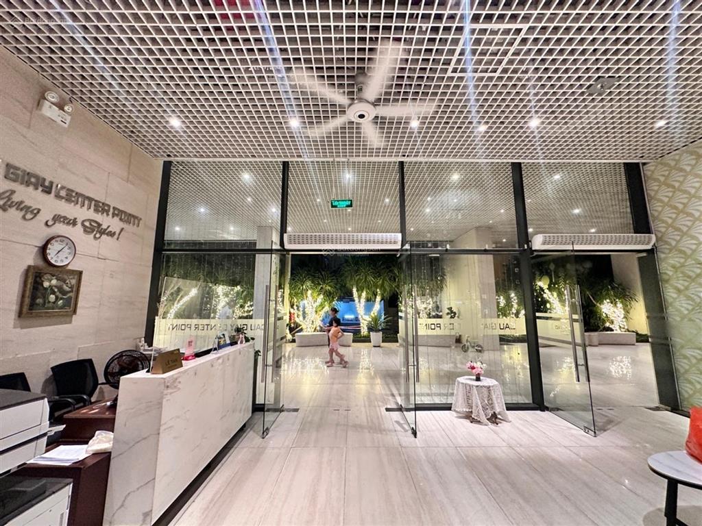 Bán căn hộ cao cấp cầu giấy center point, 60m2, 6.7 tỷ, 2 ngủ, 1 vs, sổ đỏ cc, full nội thất đẹp.