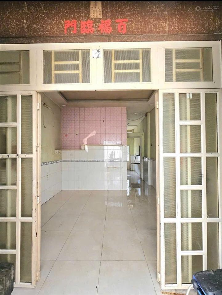 Bán nhà cũ 2 mặt tiền kinh doanh đường đoàn nguyên tuấn gần với tân liễu cách chợ hưng long 5p