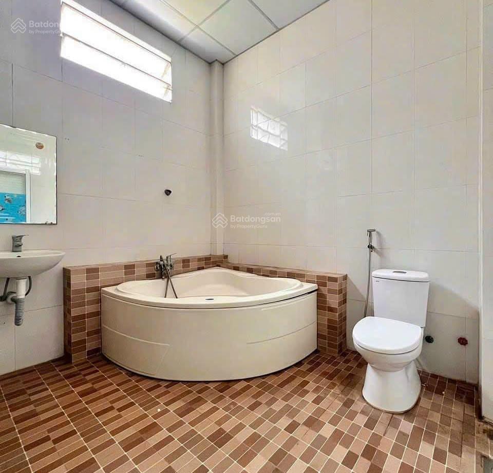 Áp lực nợ nần nên chủ cần bán gấp, xây ở được 3 năm.