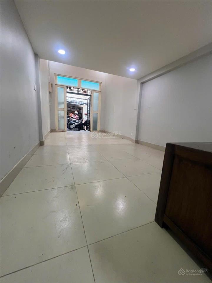 Đứng hình vài giây khi nghe chủ báo giá. gần chợ phú lạc cách nguyễn văn linh 10p đi xe