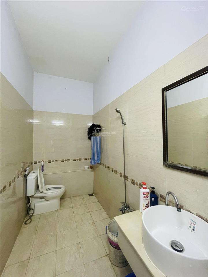Chính tay chủ xây và cũng chính tay chủ kí bán căn nhà tâm huyết để đưa gia đình định cư nước ngoai