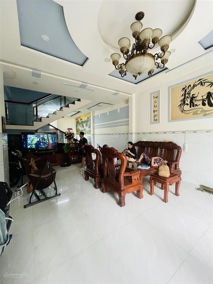 Chính tay chủ xây và cũng chính tay chủ kí bán căn nhà tâm huyết để đưa gia đình định cư nước ngoai