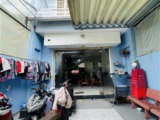 Chính tay chủ xây và cũng chính tay chủ kí bán căn nhà tâm huyết để đưa gia đình định cư nước ngoai