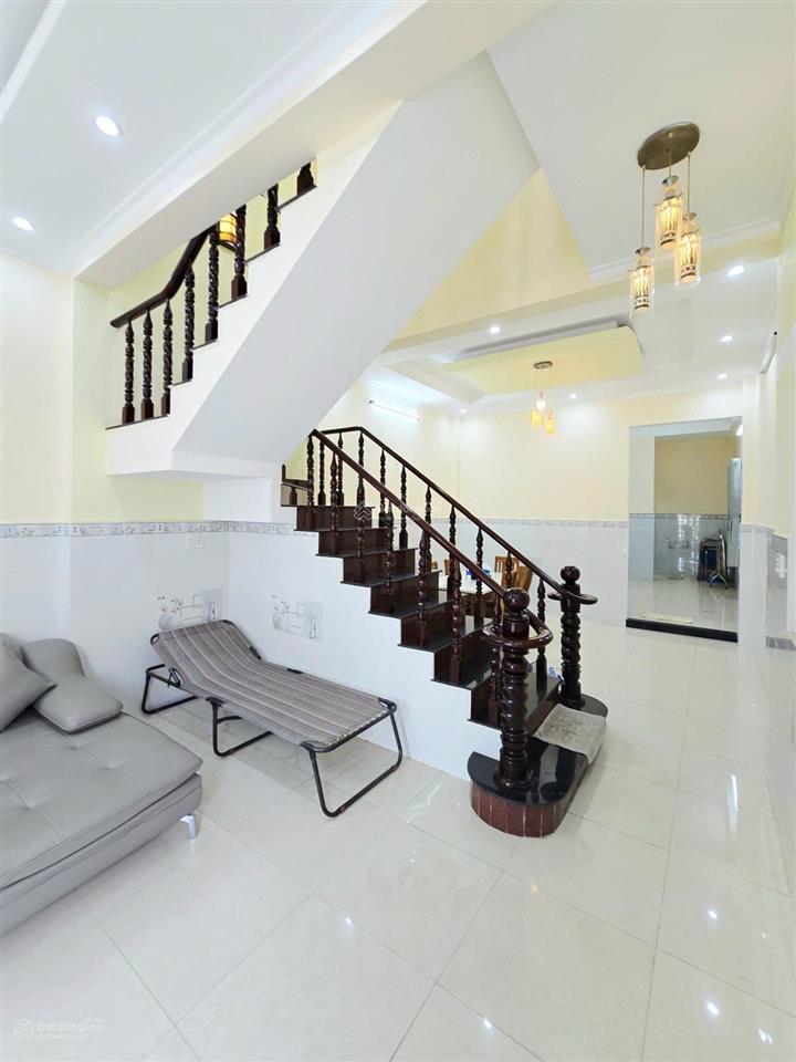 Đại hạ giá oto ngủ trong nhà hẻm 1/, cách 1 căn là tới địa chỉ  giá 1 tỷ 850