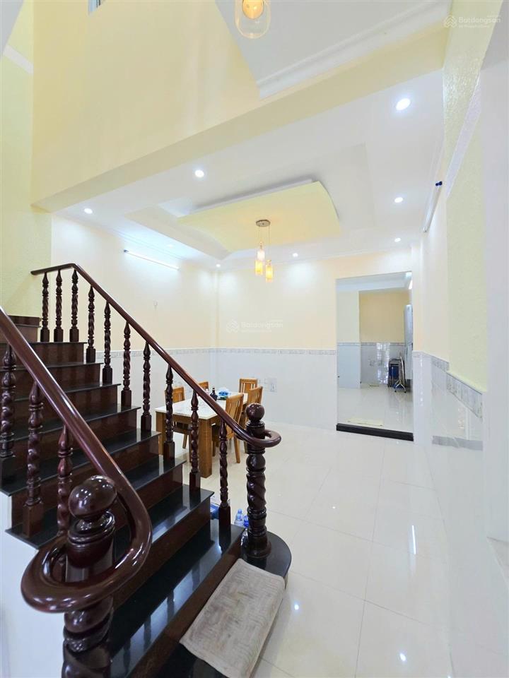 Đại hạ giá oto ngủ trong nhà hẻm 1/, cách 1 căn là tới địa chỉ  giá 1 tỷ 850