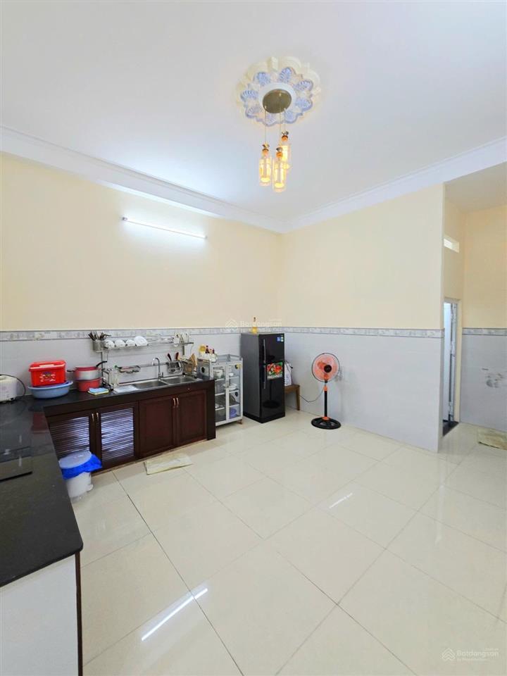 Đại hạ giá oto ngủ trong nhà hẻm 1/, cách 1 căn là tới địa chỉ  giá 1 tỷ 850