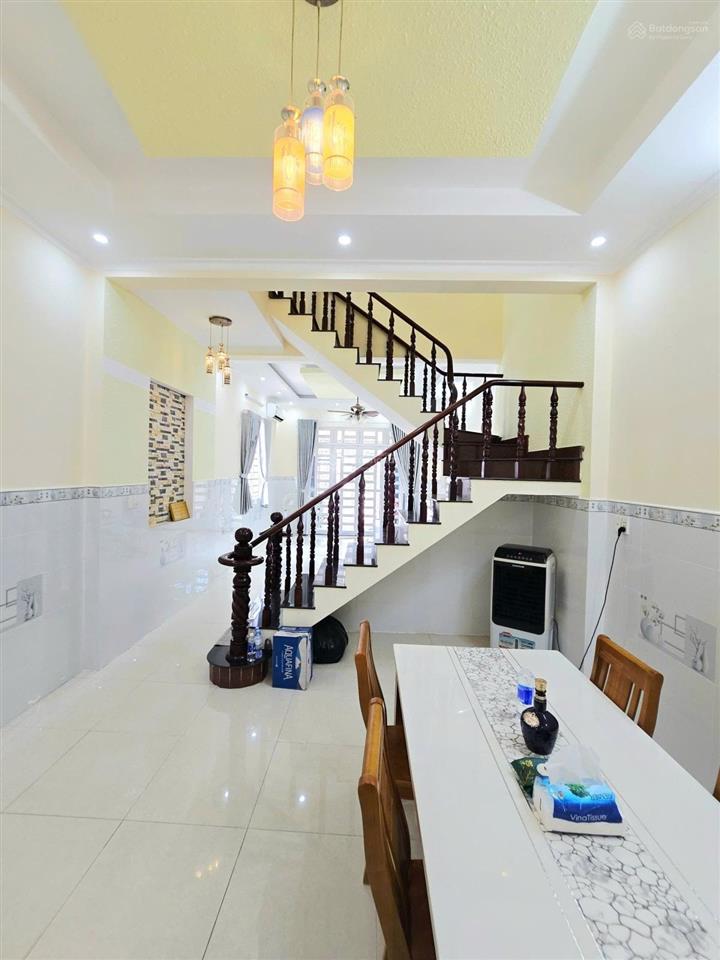 Đại hạ giá oto ngủ trong nhà hẻm 1/, cách 1 căn là tới địa chỉ  giá 1 tỷ 850