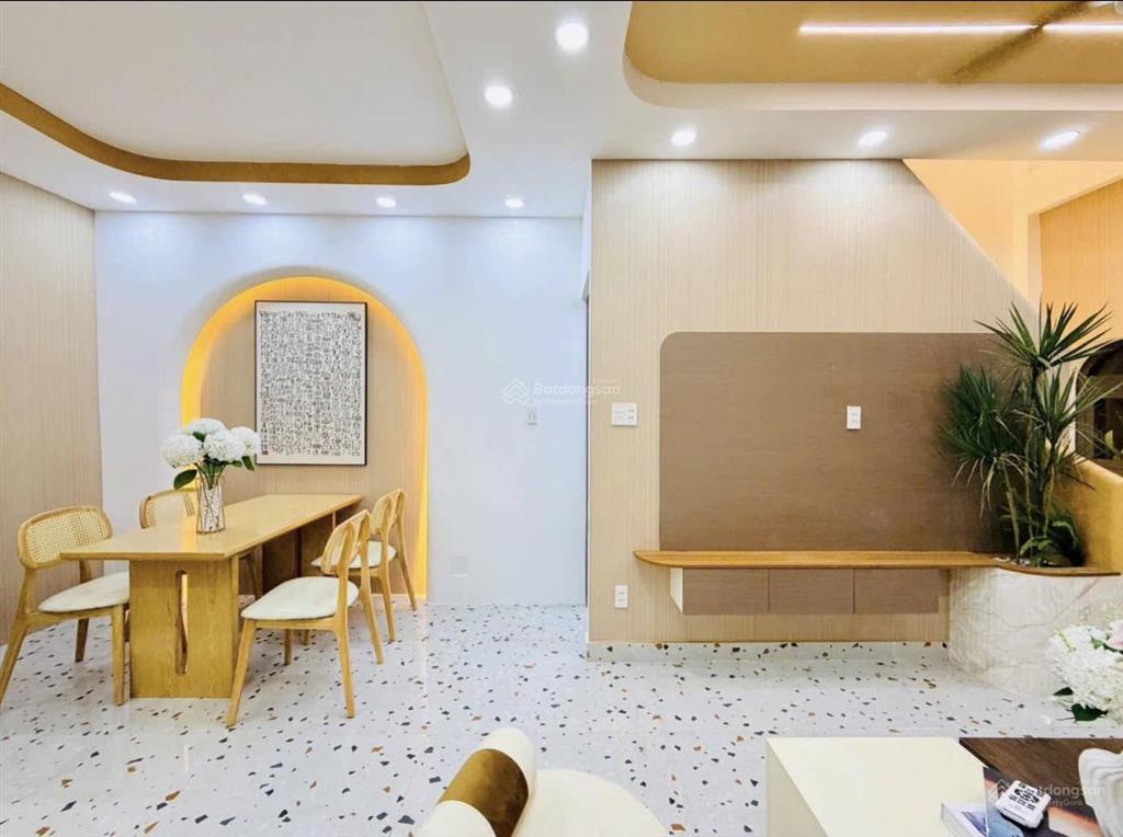 Nhà đẹp như thế này mà không chịu vào ở còn phải đi ở nhà thuê, em cũng chịu! hẻm ô tô 4m gần chợ