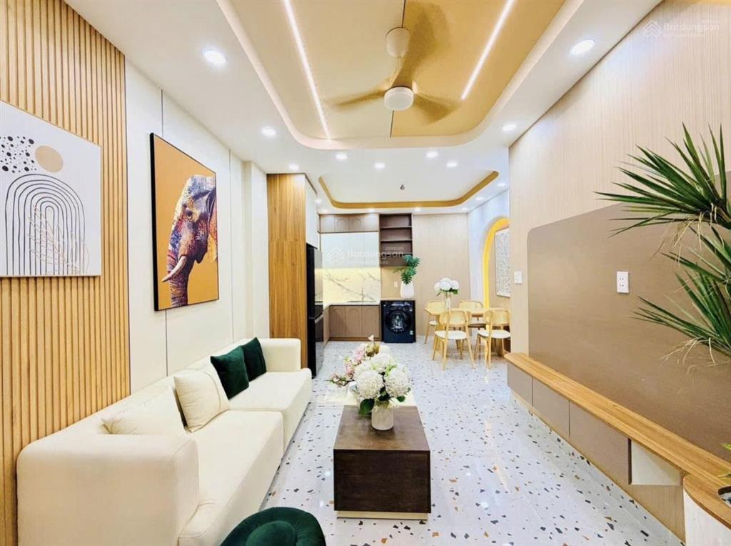 Nhà đẹp như thế này mà không chịu vào ở còn phải đi ở nhà thuê, em cũng chịu! hẻm ô tô 4m gần chợ