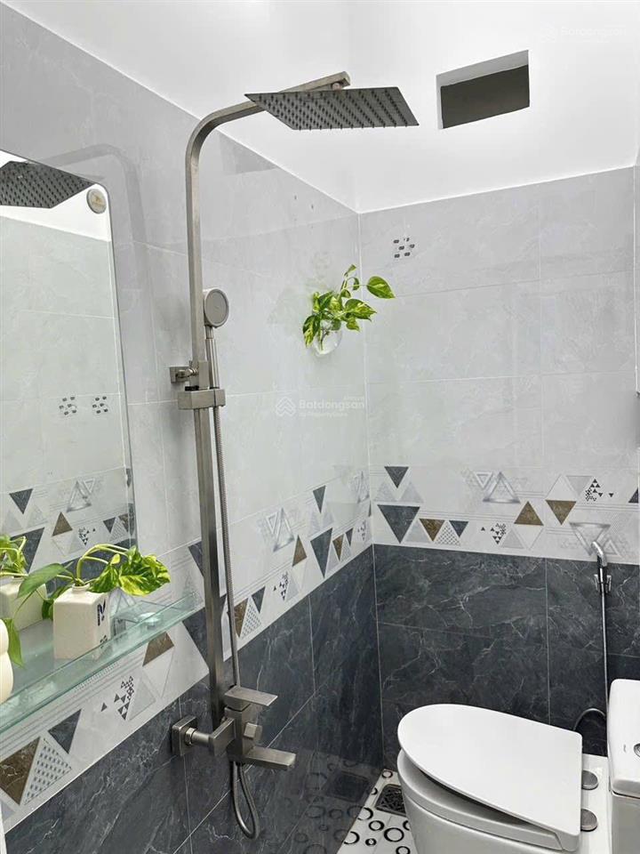 Nhà bán xây mới 100% cách 1 căn ra tới đường nhựa xe hơi 4m thông chính ra các trục đường lớn như a
